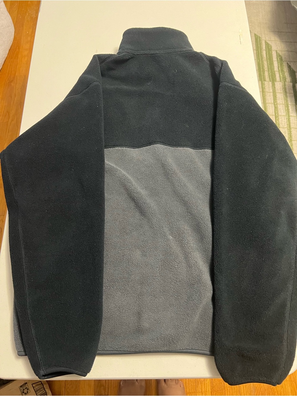 Uniqlo Men's Two-Tone Black and Gray Fleece Jacket